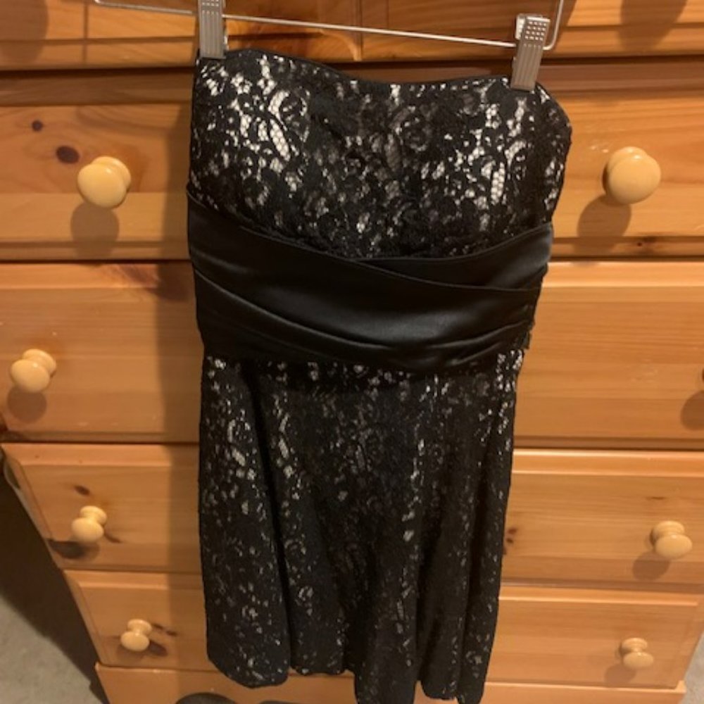 White House Black Market Size 6 Formal Party Dress